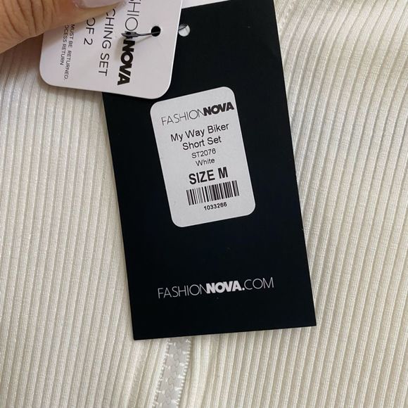 Fashion Nova My Way Biker Shorts & Zip Up Set in White Size Medium - Picture 13 of 13